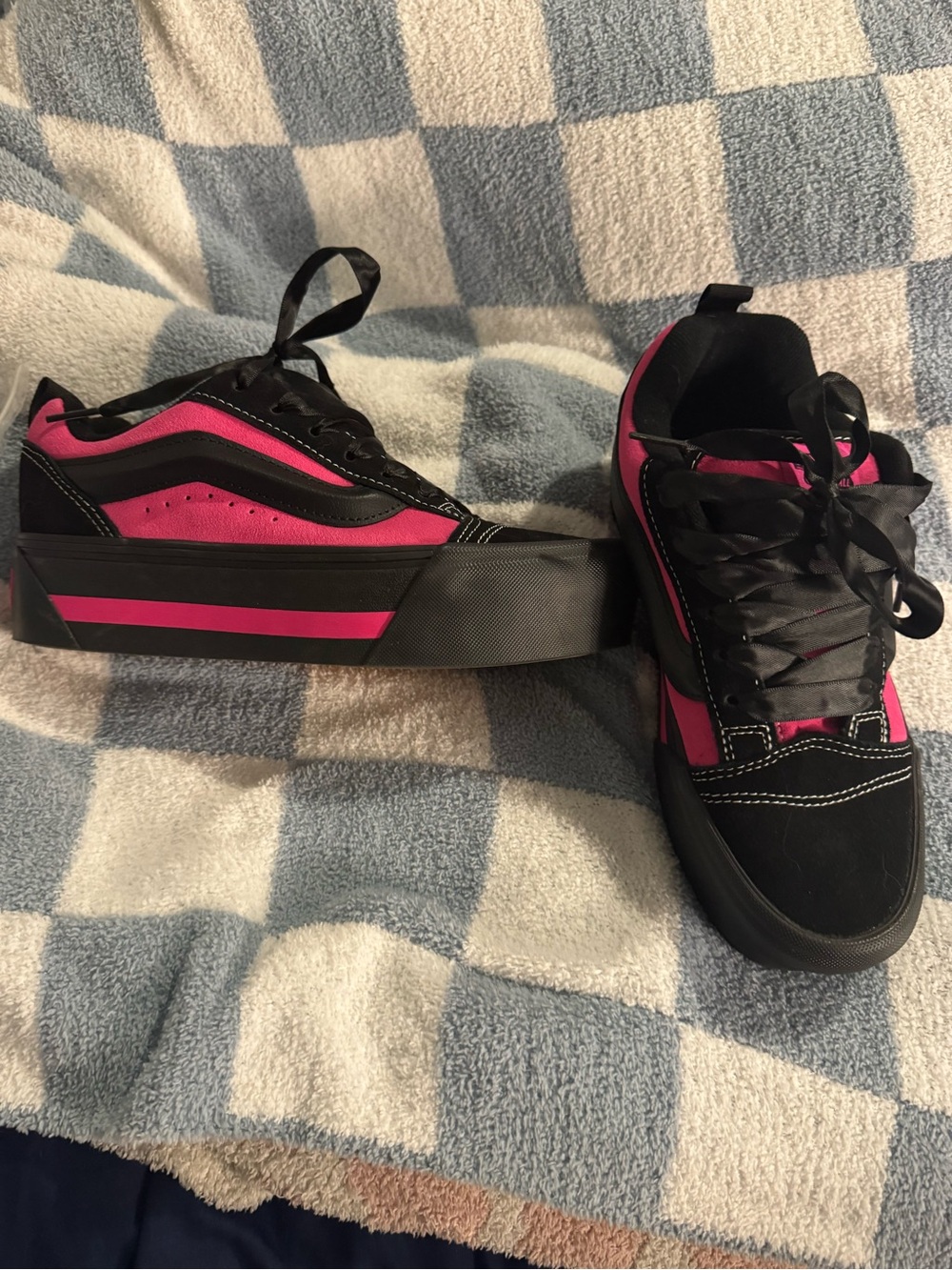 🩷 Vans Platform Sneakers – Black & Hot Pink – Women’s 7.5